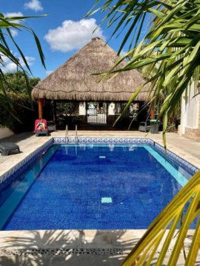 Condo with pool 8min from beach